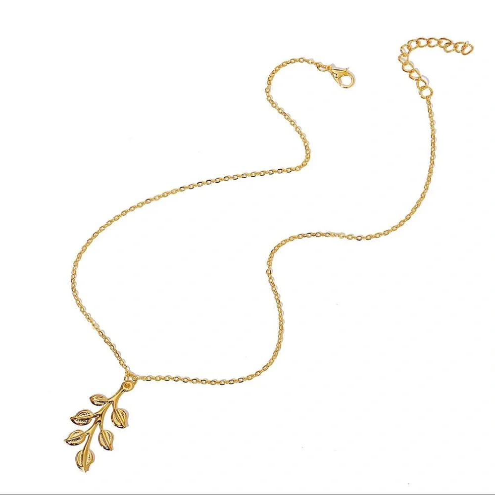 NWOT Leaves charm on gold-tone Necklace with chain - Picture 7 of 10